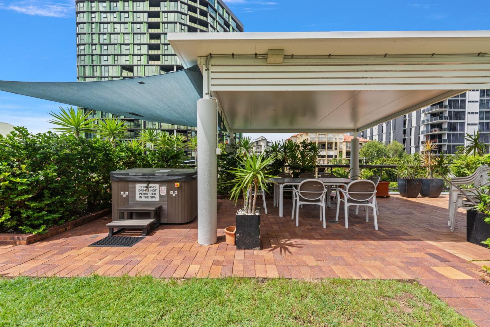 Lavish 3-Bed With Wraparound Balcony And Pool Apartman Brisbane Kültér fotó
