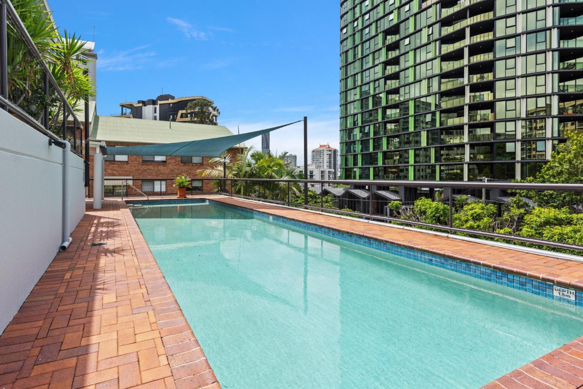 Lavish 3-Bed With Wraparound Balcony And Pool Apartman Brisbane Kültér fotó